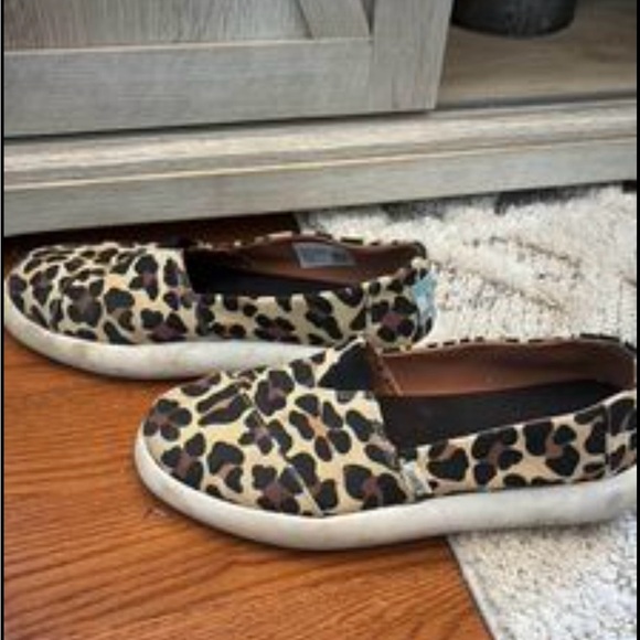 Womens TOMS slip on shoes size 7.5 Cheetah print - Picture 6 of 6